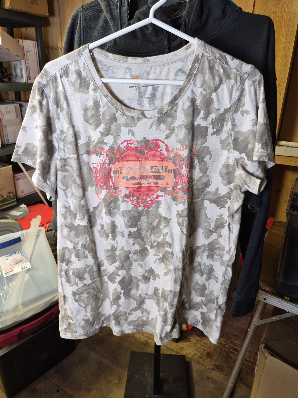 Carhartt Women's Short Sleeve Tee in Gray Camo with Coral Graphic Bin 57